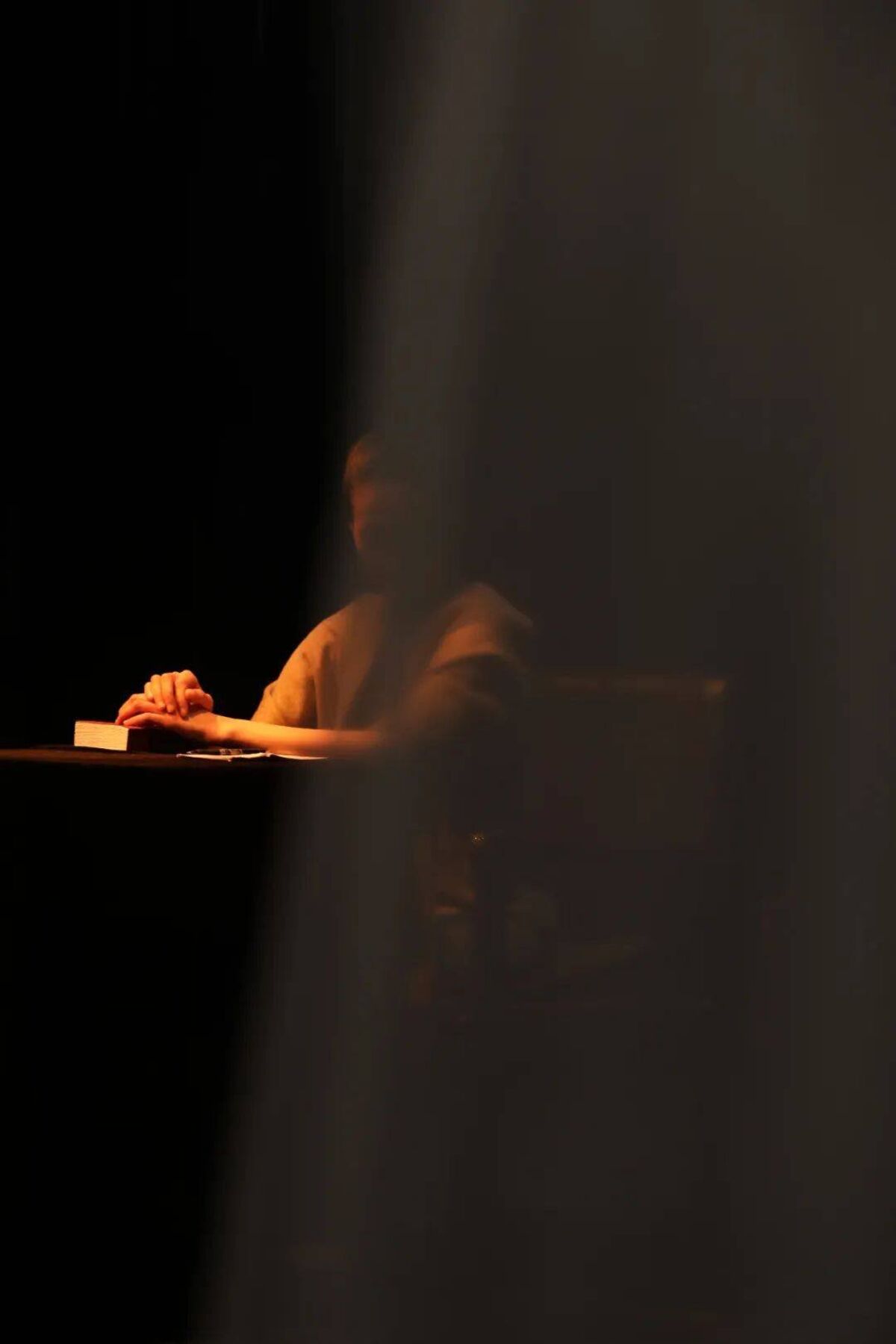 Room 225 poster three /《房·间·225》海报三